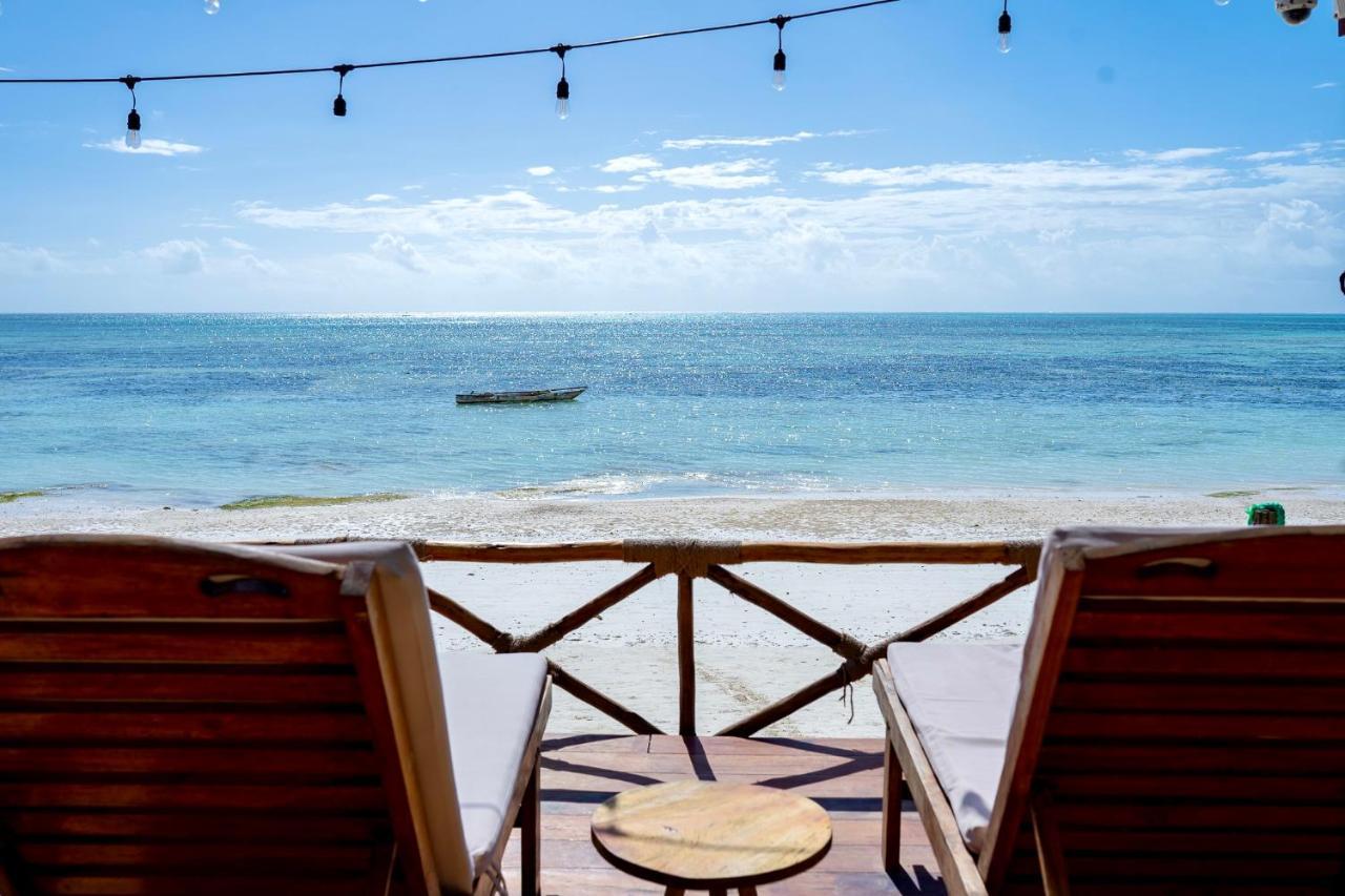 Sunrise Bed & Breakfast จัมเบียนี ภายนอก รูปภาพ
