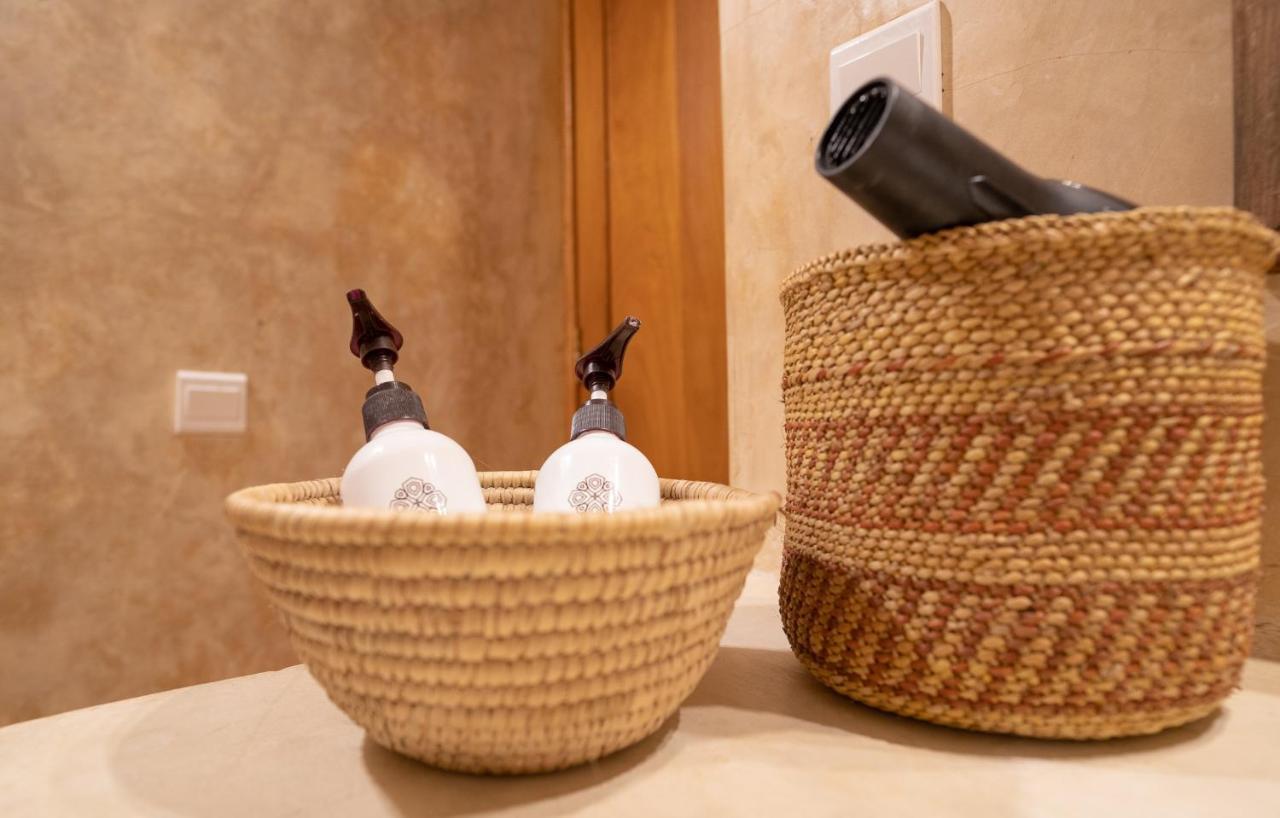 Sunrise Bed & Breakfast จัมเบียนี ภายนอก รูปภาพ