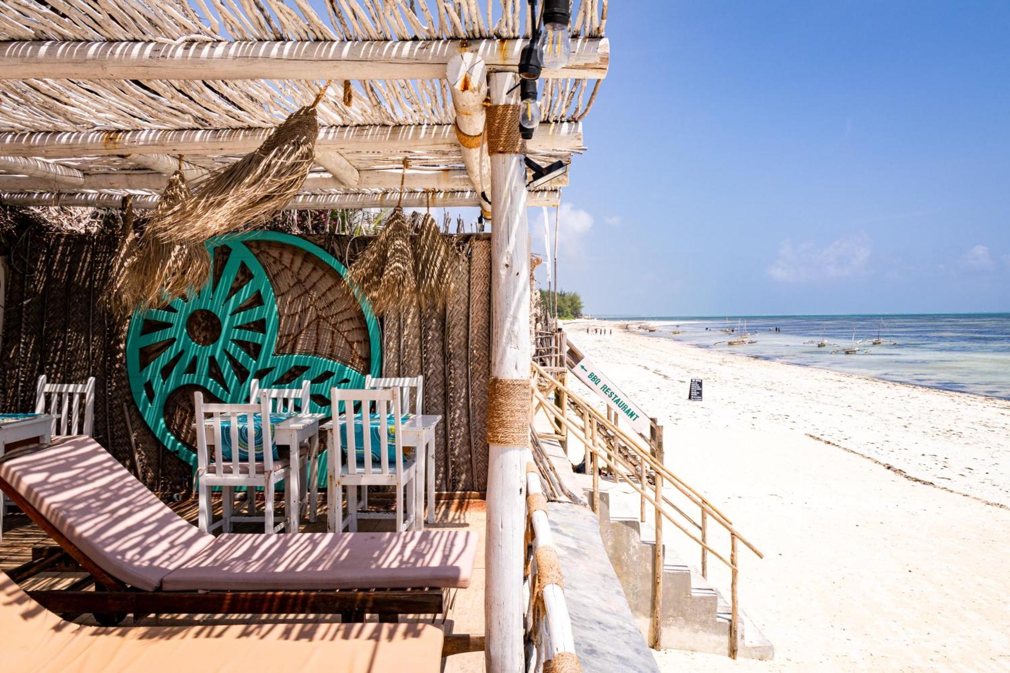 Sunrise Bed & Breakfast จัมเบียนี ภายนอก รูปภาพ