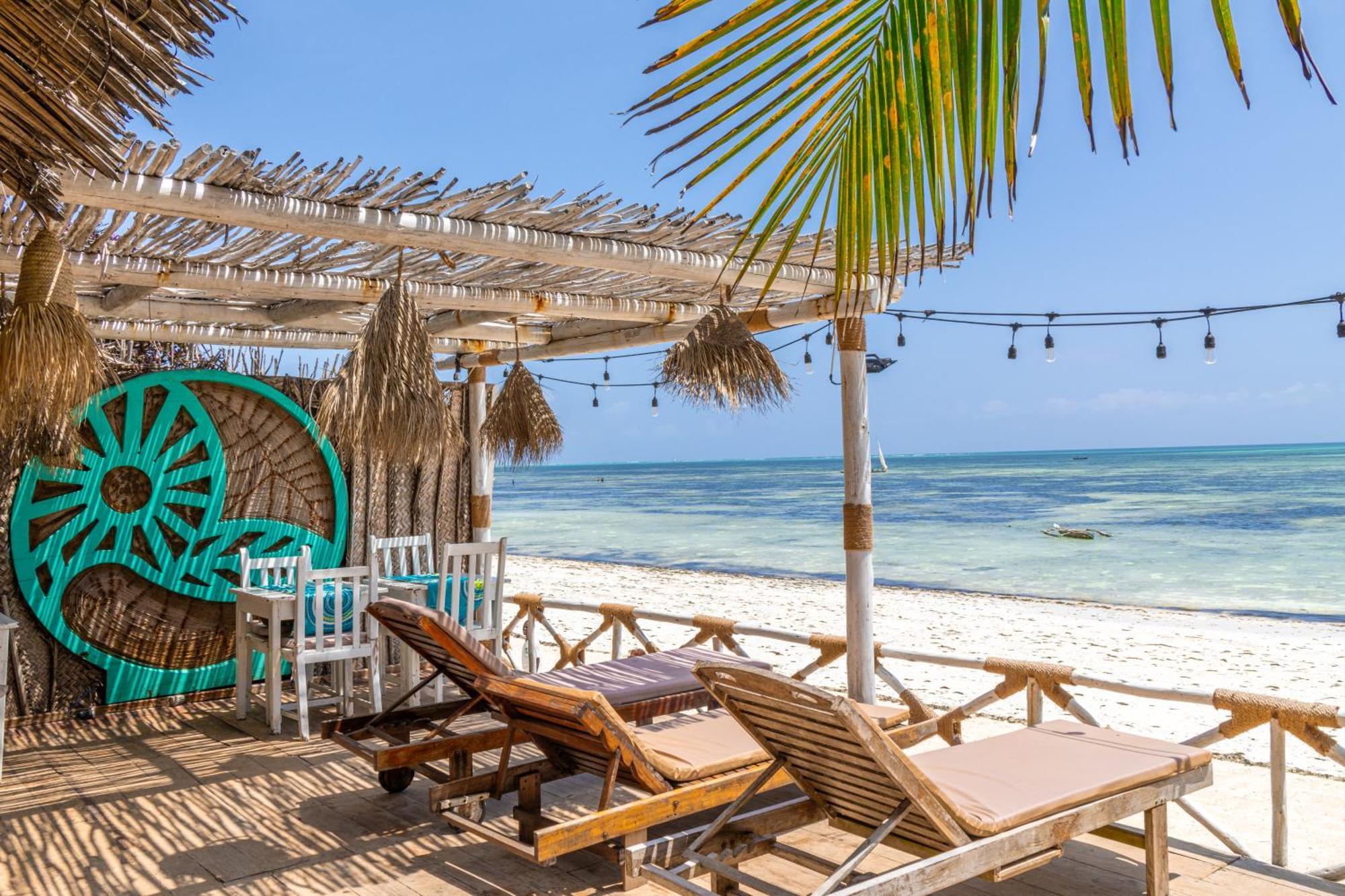 Sunrise Bed & Breakfast จัมเบียนี ภายนอก รูปภาพ