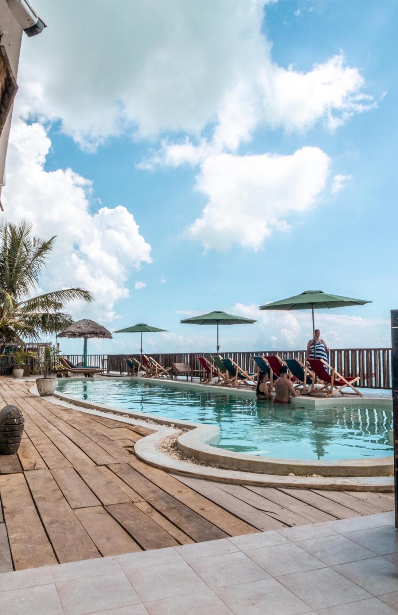 Sunrise Bed & Breakfast จัมเบียนี ภายนอก รูปภาพ